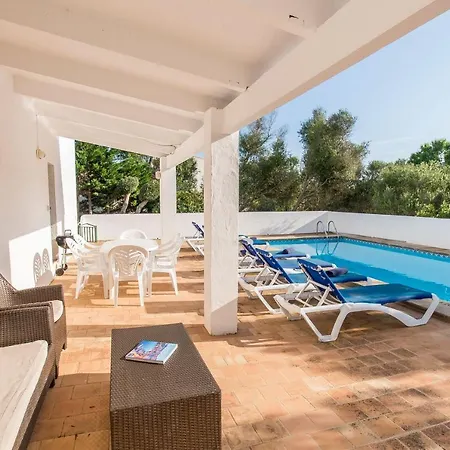 Mariola Villa *